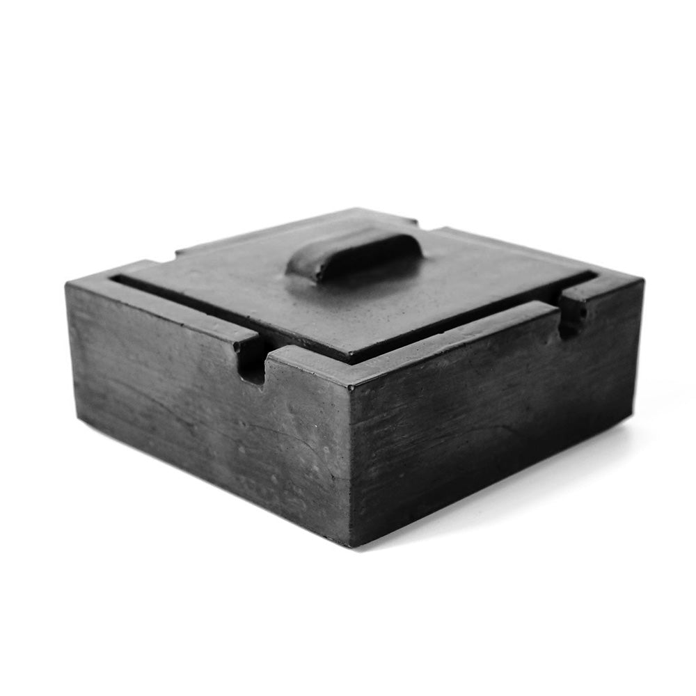 Aschenbecher mit Deckel aus Beton in Schwarz, Gesamtansicht