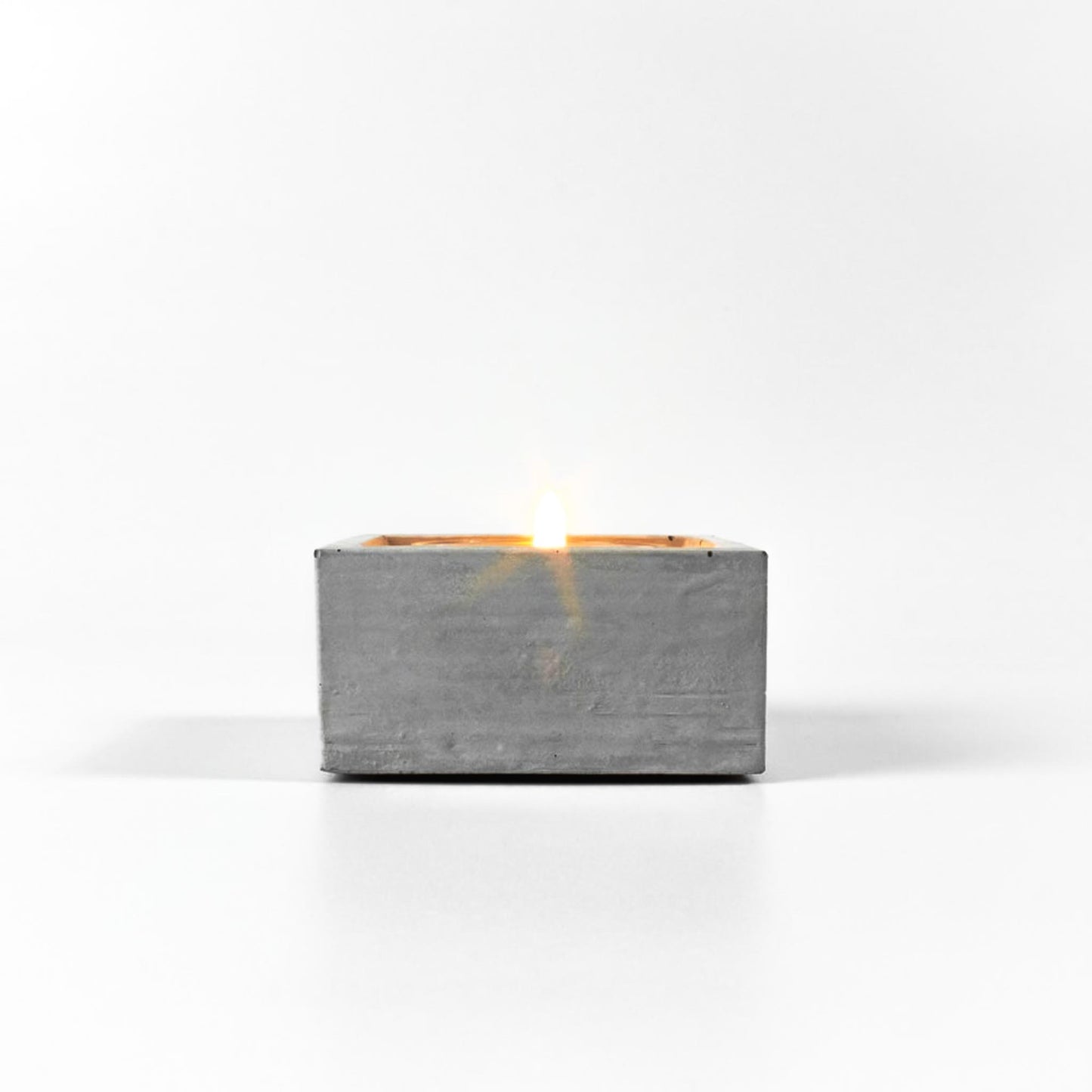 minimalistischer-teelichthalter-beton-eckig