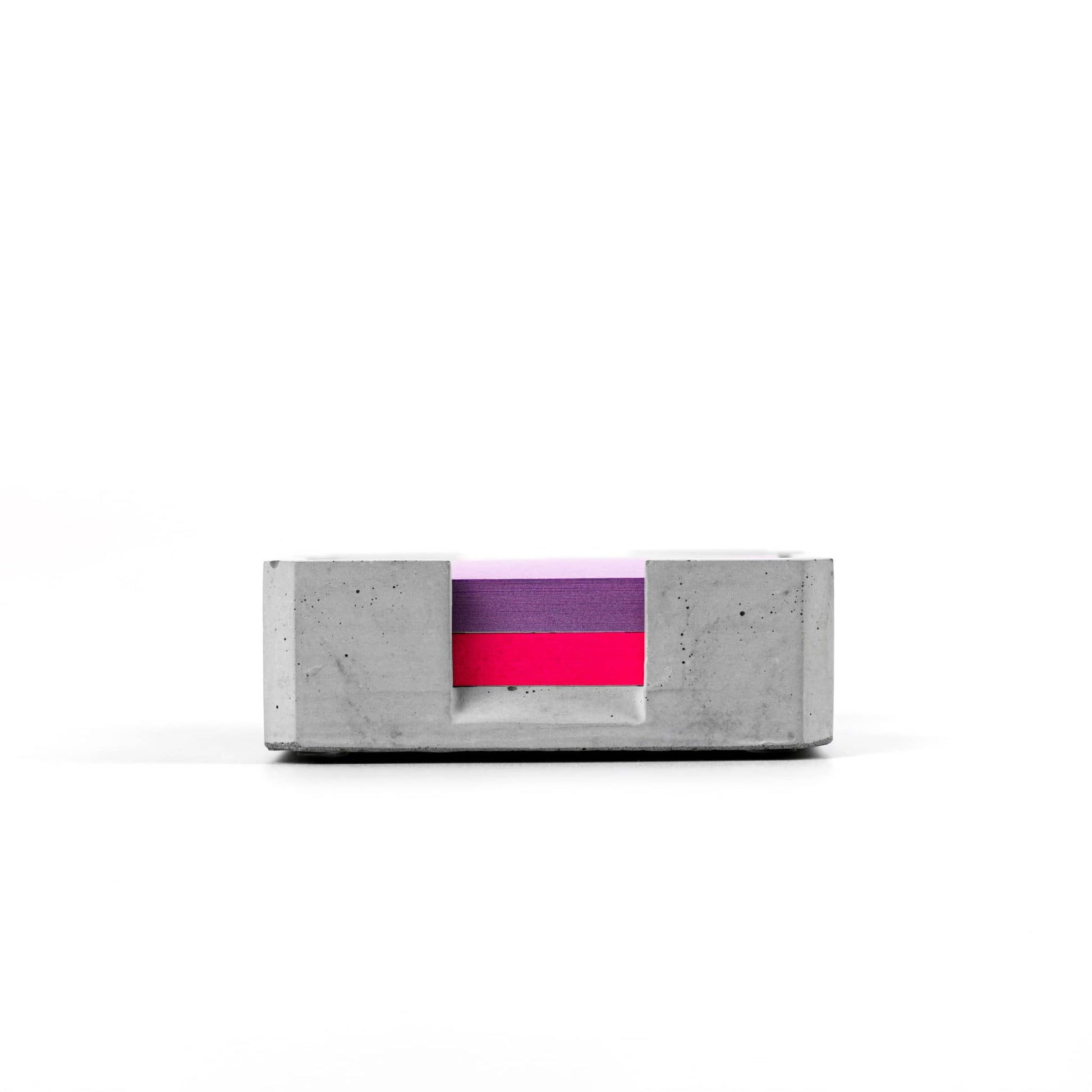 Detailansicht Post-it Halter aus Beton mit Haftnotizen
