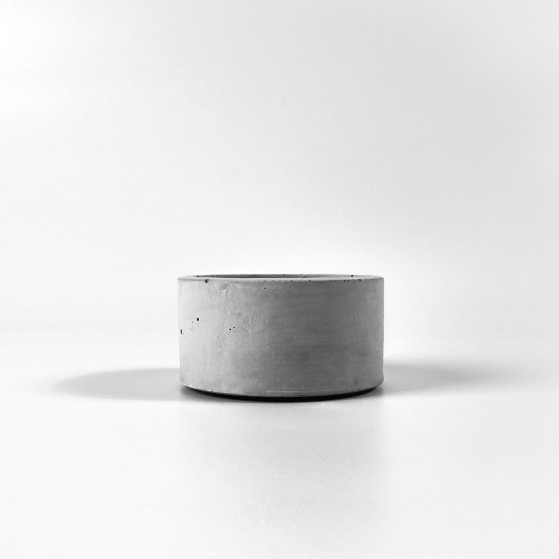 teelichthalter-aus-beton-rund-minimalistisch